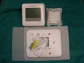 Honeywell Proseries Th4110u New Th4210u2002 T4 Pro-series Programable Backlit Thermostat