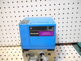 Honeywell Rm7896 Uv Flame A 1014 St7800 1062 -0332 With Base Q7800 B 1011