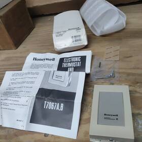 Honeywell T7067a1057 Trane T7067a1006 Thermostat