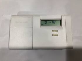 Honeywell T8132c1011 5-2 Day Programable Thermostat White - Excellent