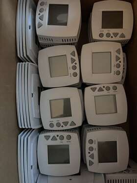 E055-71520319 Iec 50 Pc Programmable 7 Day Thermostat For 2 Or 4 Pipe Fan Coil Systems Eo55