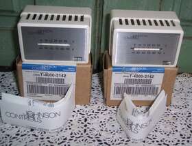 T-4000-3142 Johnson Controls Pair 2 White Plastic Thermostat Cover New