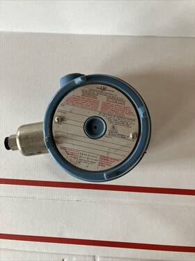 United Electric Controls J120-144 Pressure Switch New/used