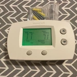 Honeywell Thermostat TH5220D1003 Heat / Cool Stages Tested & Working.. Fixed Price $40.00.