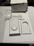 Honeywell T7984A1065 Electronic Modulating Control Thermostat, Nib. Fixed Price $36.36.