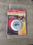 Honeywell Digital Round Thermostat CT8775C Heat & Cool - New In Package. Fixed Price $99.99.