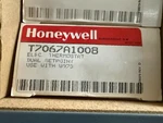 T7067A1008 Thermostat Honeywell Nib Free Shipping. Fixed Price $400.00.