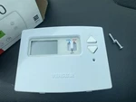 Venstar T0140 Non-programmable Digital Thermostat...not Original Box, Looks New. Fixed Price $29.99.