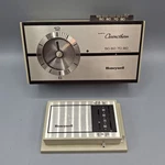 Lot Of Honeywell Thermostat - Chronotherm & LR1620 ** For Parts Decor. Fixed Price $27.95.