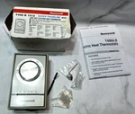 Honeywell T498B1512 120/240VAC 22A 40-80F Nsmp Electric Heat Thermostat Nos. Fixed Price $61.97.