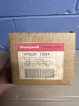 Honeywell Y700A-1004 Electronic Thermostat. Fixed Price $35.00.