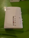 Robertshaw 1 Heat / Cool Vertical Mechanical Mercury Free Thermostat 9200V. Fixed Price $14.00.