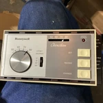 Honeywell Thermostat Model T8100A1005 Microelectronic Fuel Saver. Fixed Price $14.00.