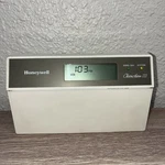 Honeywell Chromotherm Iii Thermostat T8601C1047 - White/beige. Fixed Price $26.10.