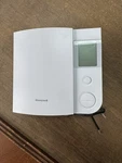 Honeywell RLV4305A Electric Baseboard Heat Thermostat Digital Programmable Used. Fixed Price $19.99.